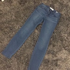 Low rise skinny jeans